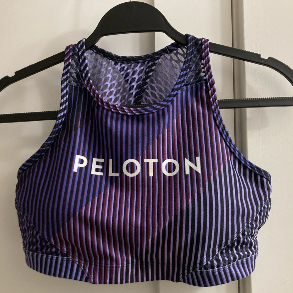 Peloton High Neck sports bra